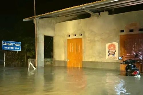 Mưa lớn đầu mùa, nhiều địa phương thiệt hại nặng