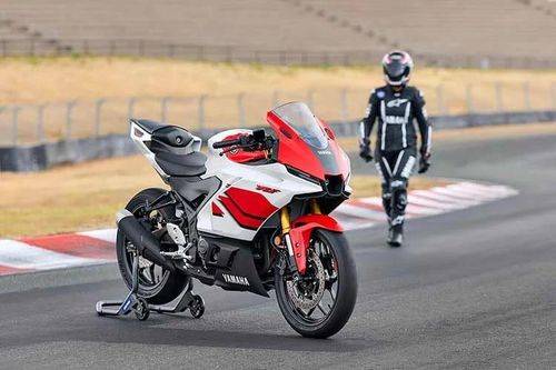 Ra mắt Yamaha R15 và R3 đặc biệt kỷ niệm 70 năm, từ 127 triệu đồng