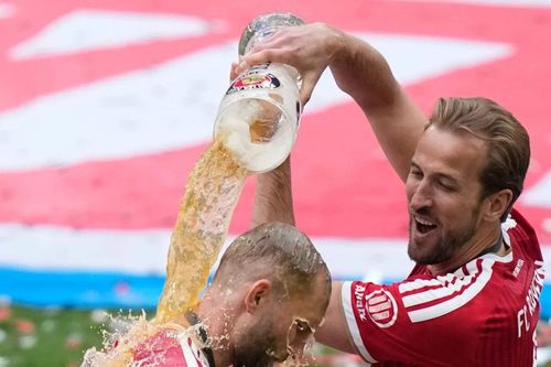 Màn ăn mừng vô địch Bundesliga đầy cảm xúc của Bayern Munich