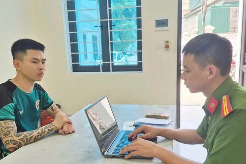 Hỏi mua 10 quả trứng rồi giật dây chuyền vàng của chủ quán