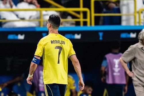 Chán nản sau thất bại ở Cúp châu Á, Ronaldo bỏ lễ trao huy chương