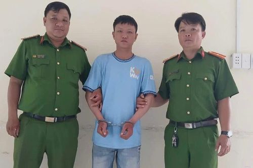 Công an bắt kẻ giật điện thoại của nữ sinh sau 30 phút trình báo