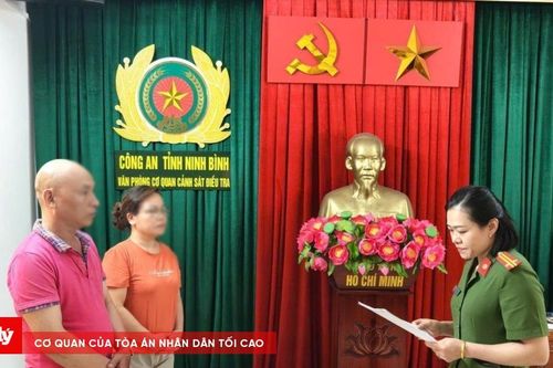 Khởi tố cặp vợ chồng đưa hối lộ để làm lại sổ đỏ