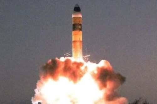 Tên lửa Agni-V tốc độ Mach 24, tầm bắn 8.000km, công nghệ MIRV, 'bóng ma' không thể đánh chặn