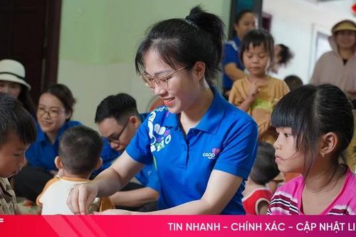 Tiếp thêm yêu thương cho trẻ mồ côi tại chùa Vĩnh