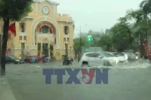 Mưa lớn gây ngập nhiều tuyến phố nội thành Hải Phòng