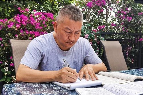 27 lần dự kỳ thi đại học khốc liệt nhất thế giới, thí sinh U60 gây bão mạng