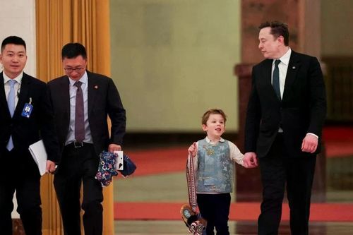 Con trai của Elon Musk khiến một sản phẩm thủ công Trung Quốc 'cháy hàng'