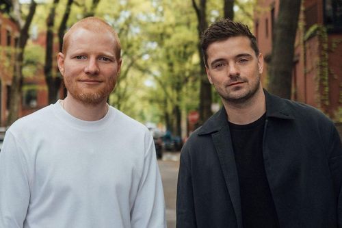 Ed Sheeran và Martin Garrix ra mắt ca khúc bị 'đắp chiếu' suốt 10 năm