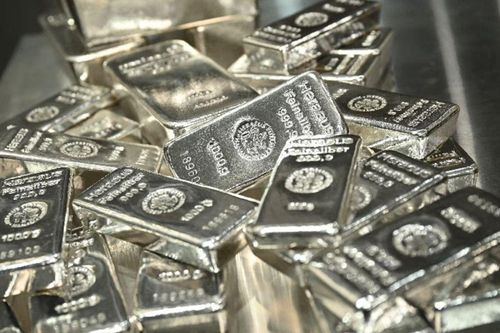 Ấn Độ hạn chế nhập khẩu bạc để giảm áp lực lên đồng rupee