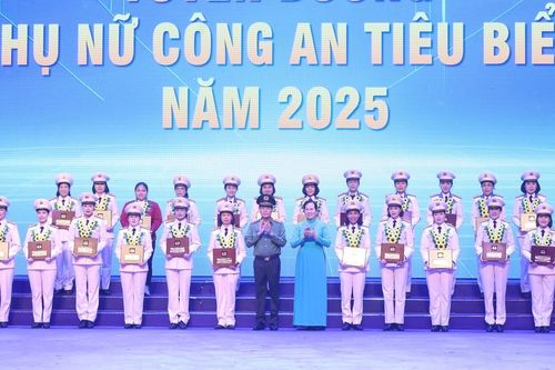 Trao 25 Giải thưởng 'Phụ nữ Công an tiêu biểu' và biểu dương 68 'Nữ Công an cơ sở xuất sắc'