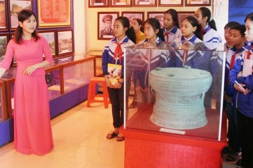 Bồi đắp truyền thống cách mạng, lòng tự hào dân tộc