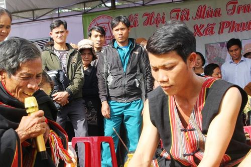 Di sản không là ánh đèn sân khấu