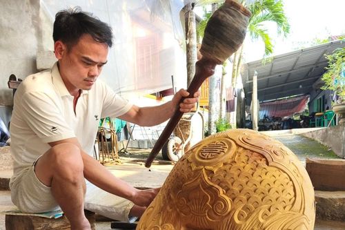 Nghề mộc độc lạ dưới lớp tàn tro