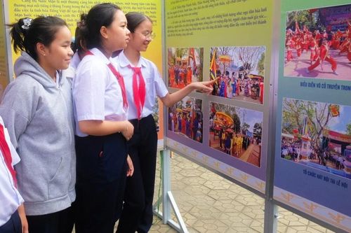 Theo dòng di sản qua ảnh