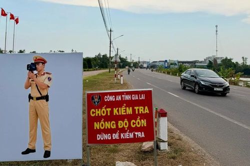 Đặt hình ảnh CSGT bắn tốc độ tại các 'điểm nóng' để nhắc nhở người đi đường