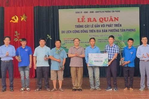 Lễ phát động ra quân trồng cây lê gắn với phát triển du lịch cộng đồng