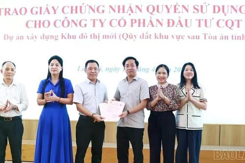 'Sổ đỏ' trao trong ngày: Hiệu quả cải cách đất đai ở Lào Cai