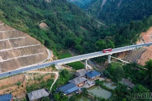 Toàn cảnh tuyến Quốc lộ 279 kết nối cao tốc Nội Bài - Lào Cai đi Lai Châu