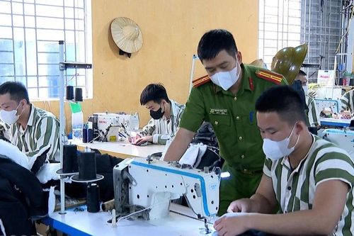 Những lớp học đặc biệt tại Trại giam Hồng Ca