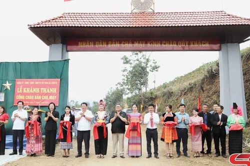 Khánh thành cổng chào bản Chà Mạy