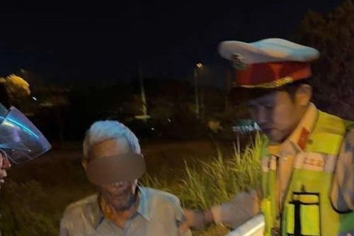 Hỗ trợ cụ ông 90 tuổi đi lạc gần 250km trở về nhà