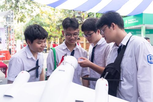 Hơn 5.000 học sinh THPT tìm hiểu ngành khoa học công nghệ