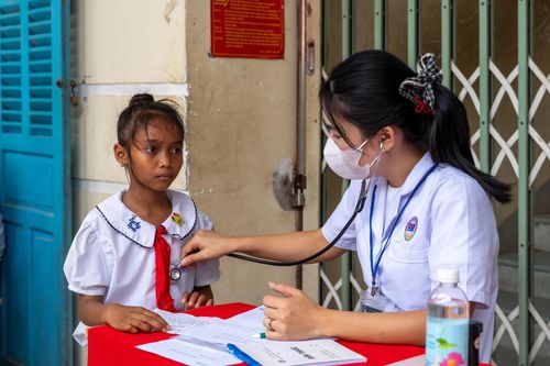 Khám sức khỏe, tư vấn dinh dưỡng cho 300 trẻ em có hoàn cảnh khó khăn tại tỉnh Khánh Hòa