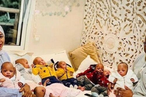 Cô gái 26 tuổi có cùng lúc 9 thai nhi hình thành trong bụng, bác sĩ cũng sửng sốt vì hoàn toàn tự nhiên