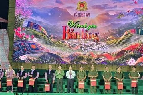 'Vì bình yên bản làng' sẽ được nhân rộng thành điểm sáng trong công tác dân vận, tuyên truyền của CAND