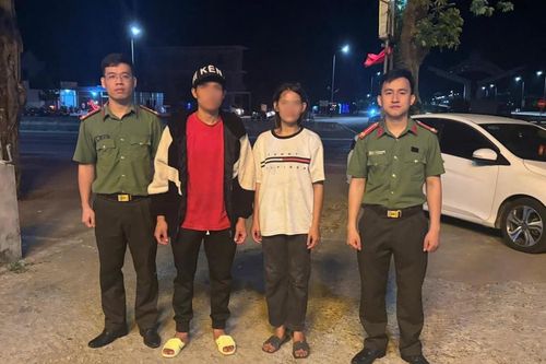 Công an giúp 2 anh em khuyết tật lạc từ miền núi Nghệ An vào Hà Tĩnh trở về nhà