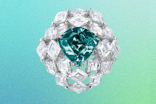 17,3 triệu USD cho viên kim cương xanh hiếm nhất thế giới