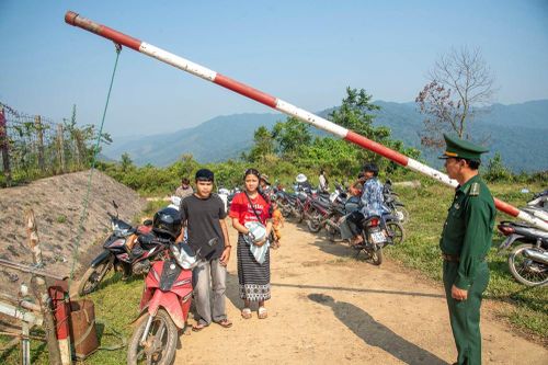 Sê Sáp dưới bóng Phou Luang