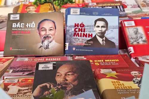 Đà Nẵng trưng bày hàng ngàn tư liệu quý về Chủ tịch Hồ Chí Minh