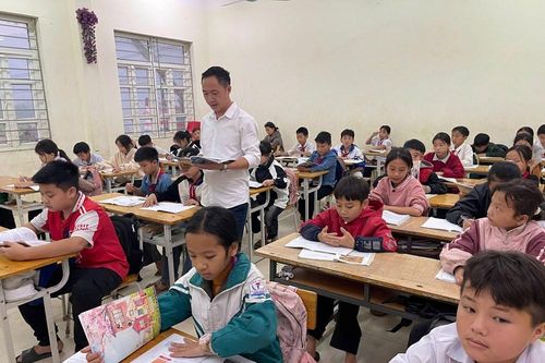 Gieo chữ nơi mây phủ