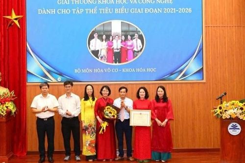 Trao Giải thưởng Khoa học và Công nghệ, thúc đẩy nghiên cứu trong nhà trường
