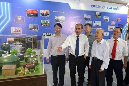 Triển lãm 'Dấu ấn Viện Hàn lâm Khoa học và Công nghệ Việt Nam'