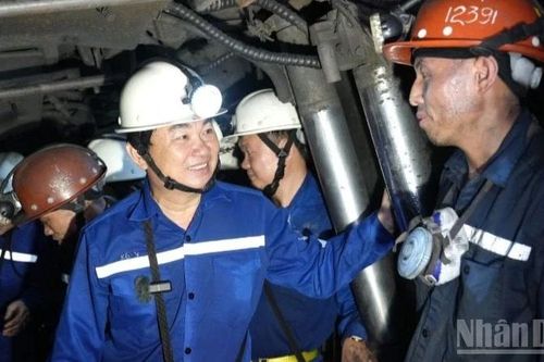 Ngày mới ở Than Mông Dương