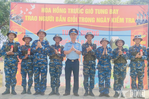 Nhiều chiến sĩ mới Sư đoàn 375 đạt điểm giỏi trong kiểm tra thực hành '3 tiếng nổ'