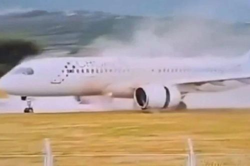 Máy bay Croatia Airlines chở 135 người trượt khỏi đường băng, lao ra bãi cỏ