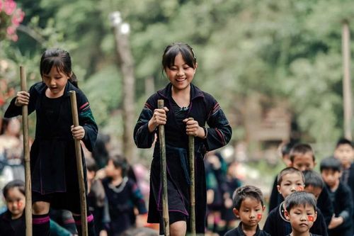 Định hướng dạy nghề du lịch cho học sinh vùng cao Sa Pa