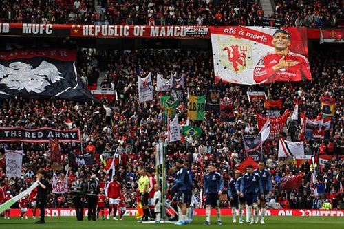 Rực lửa Old Trafford: Bruno đi vào lịch sử, nghẹn ngào lời tạm biệt Casemiro
