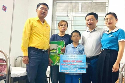 Vụ trẻ lớp 6 bị mẹ kế và cha đánh đập: Nhiều người đứng ra giúp đỡ cháu bé