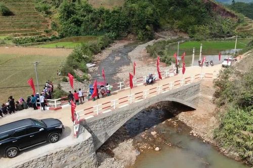 Video khánh thành cầu thiện nguyện tải trọng hơn 10 tấn vào bản nghèo ở Lào Cai