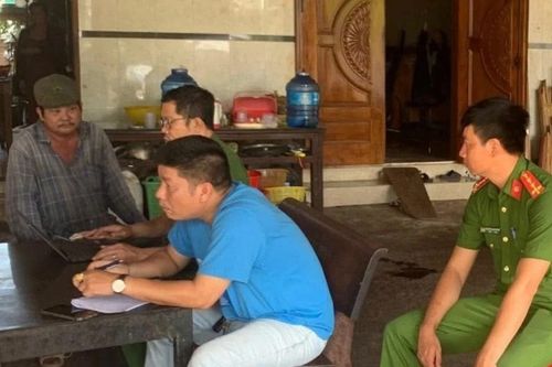 Người vợ bàng hoàng khi phát hiện chồng tử vong với con dao cắm trên ngực