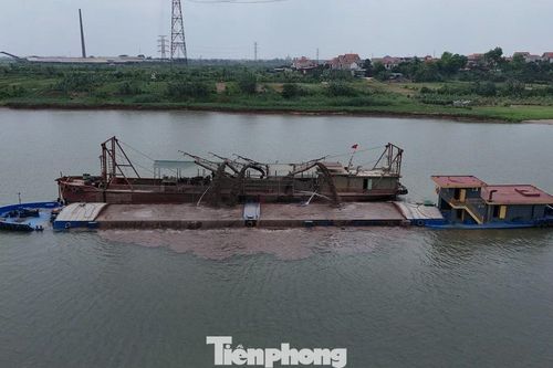 Hưng Yên: Người dân bất lực nhìn đất hoa màu bị cuốn trôi do hút cát trên sông Hồng