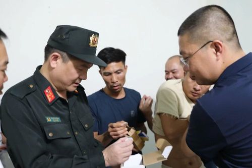 Phá đường dây làm giả gần 10.000 giấy tờ, CCCD gắn chíp, chứng minh Công an nhân dân, Quân đội