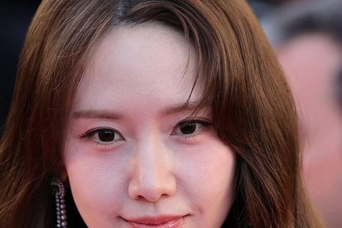 Yoona bất chấp 'ống kính hung thần'