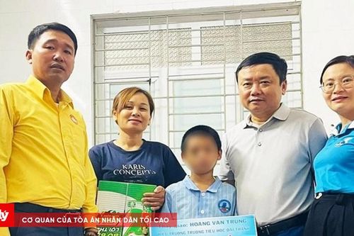Một thầy giáo mong muốn nhận đỡ đầu bé trai nghi bị bạo hành