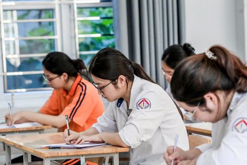 Thủ tướng yêu cầu chấm môn tự luận thi tốt nghiệp THPT đúng biểu điểm, công bằng